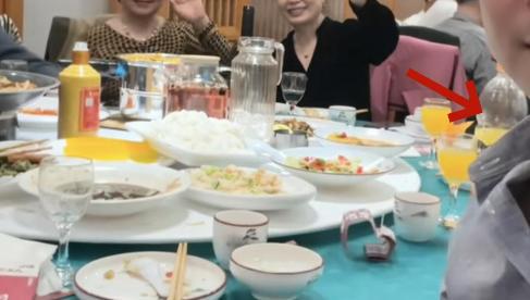 ：袁世凯87岁孙子太冻龄曹锟孙女罕见亮相PG电子麻将胡了试玩军阀后人聚会照片曝光(图8)